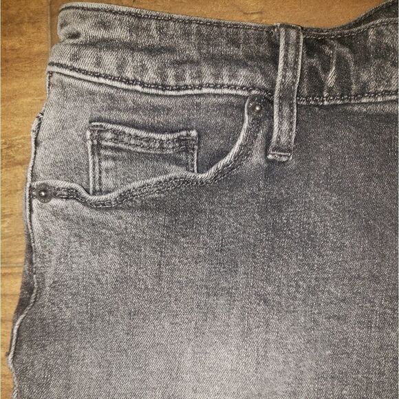 Universal Thread Black High Rise Shortie Button Fly Raw Hem Jean Short - Picture 4 of 7
